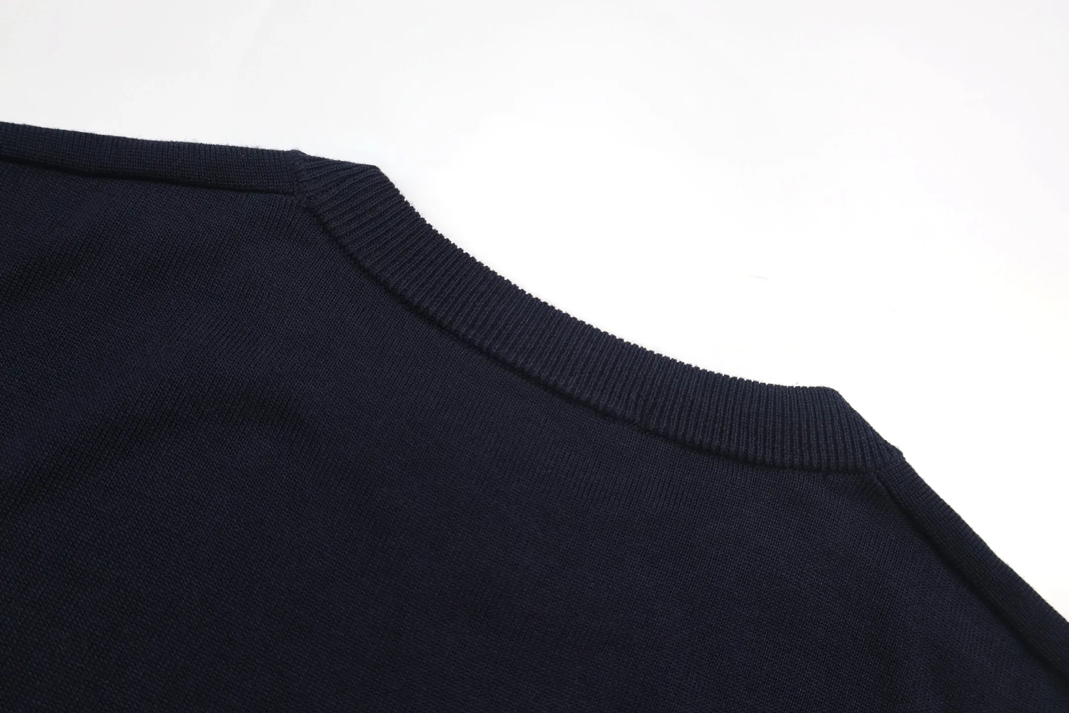 Moncler （Navy Blue ） 5550 ， Navy Blue ， 。 16 。 logo ， 。 Size:M/L/XL/XXL